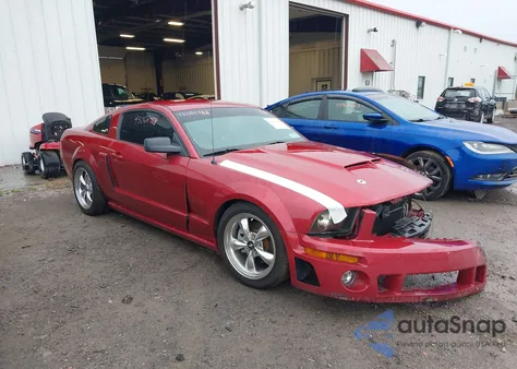 2005 Ford Mustang Gt Deluxe/Gt Premium z USA, uszkodzony, nr VIN 1ZVFT82H455239383